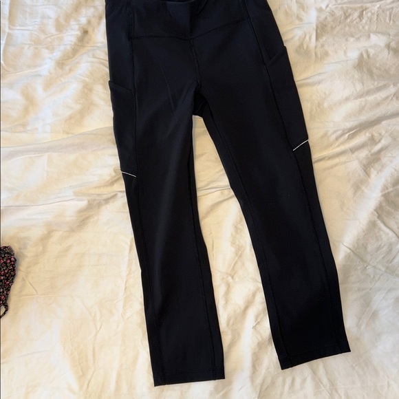 Lululemon cropped Black Athletic Pants - Picture 1 of 6
